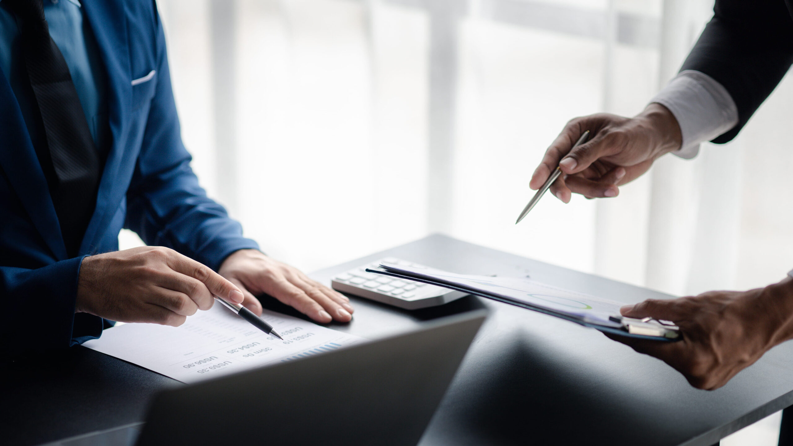 Lacné založenie s.r.o. – práca s dokumentmi pri zakladaní firmy online